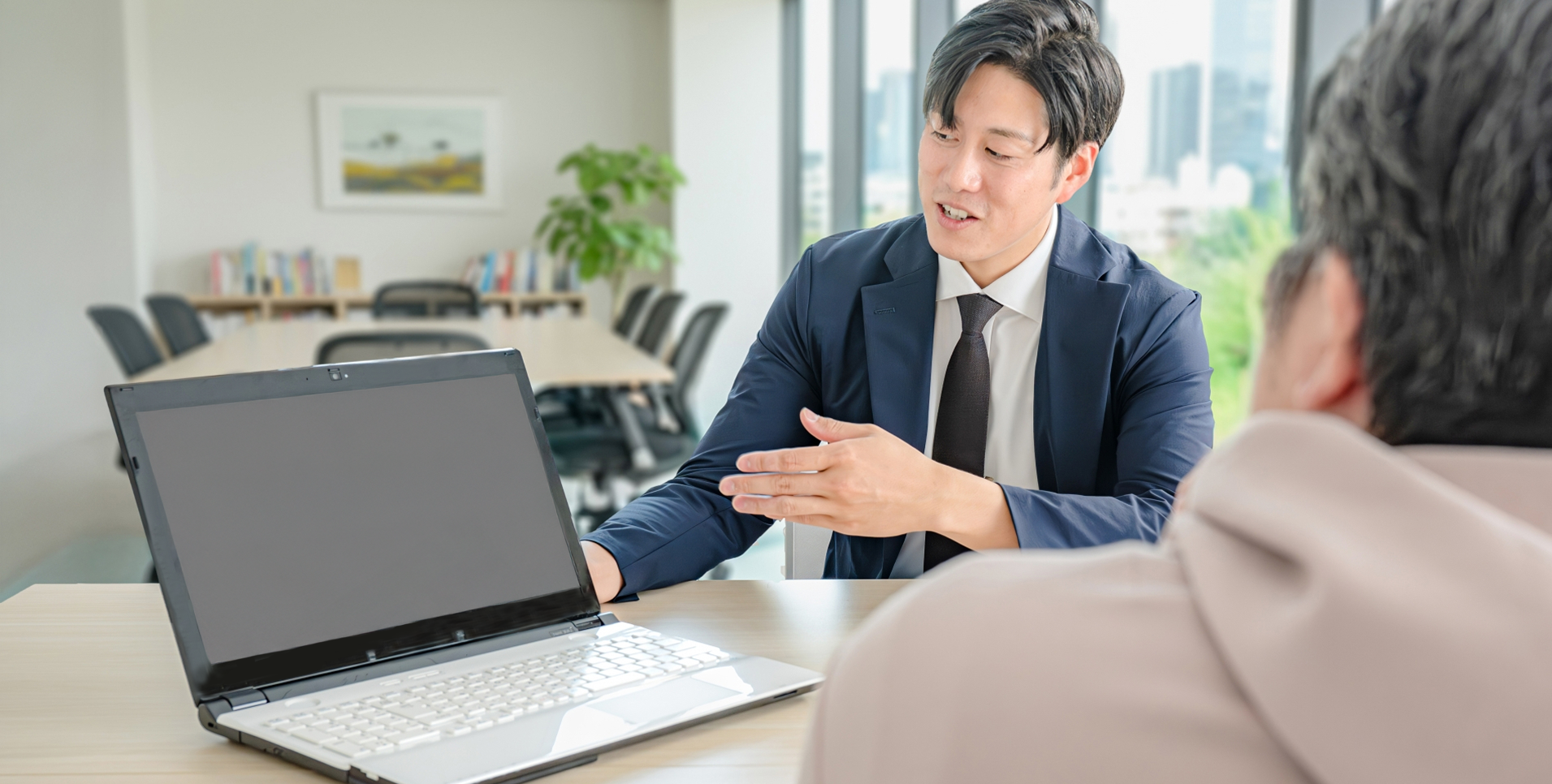 説明している人と聞いている人